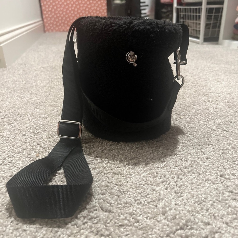 Lululemon fleece bucket bag